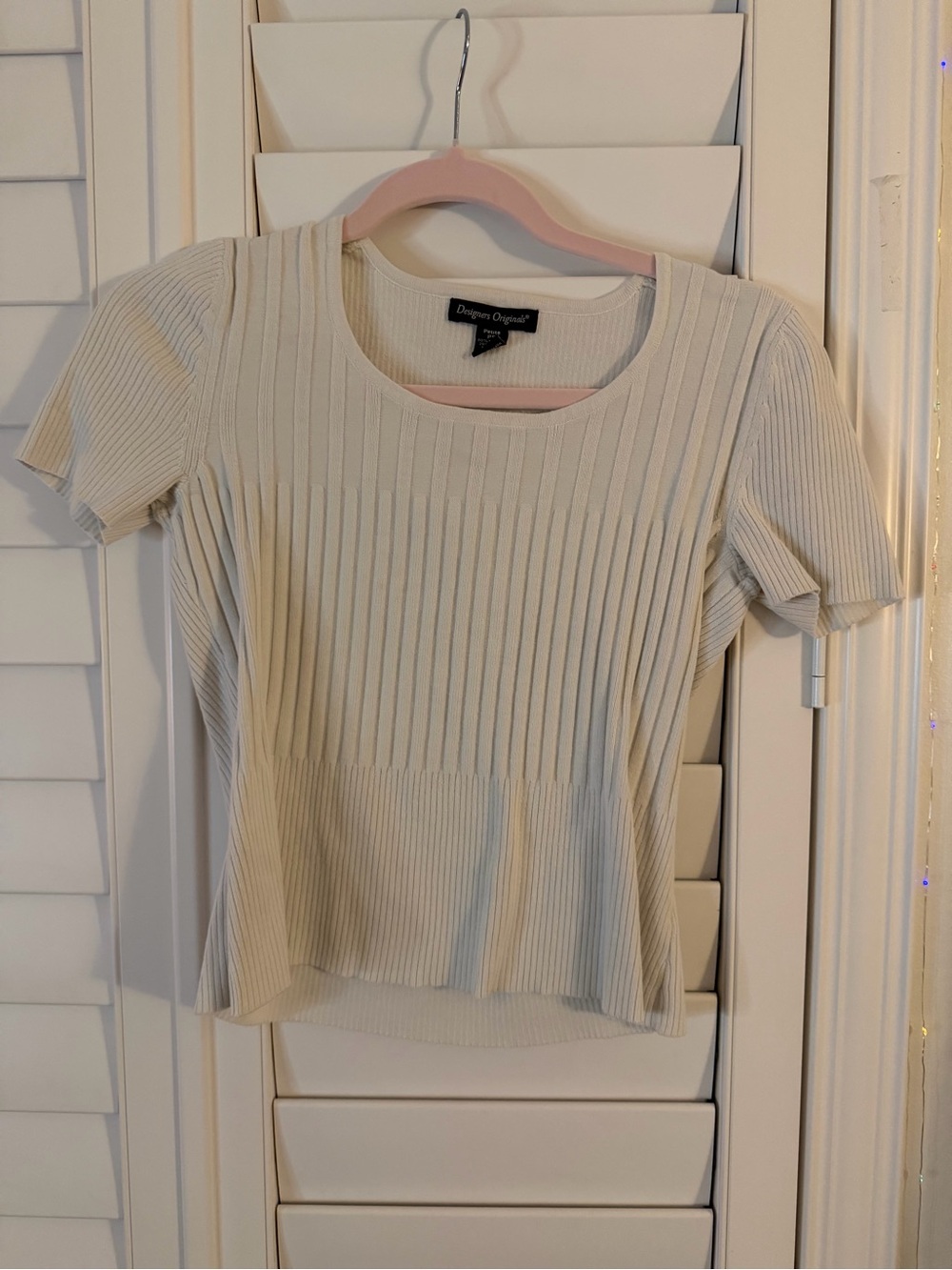 Designers Originals Ribbed Short Sleeve Peplum Top in Cream